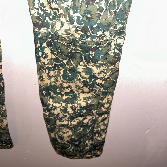 Anthropologie Hei Hei Sylvan Green/Tan Camo Floral Straight Leg Roll Up Pants - Picture 6 of 12